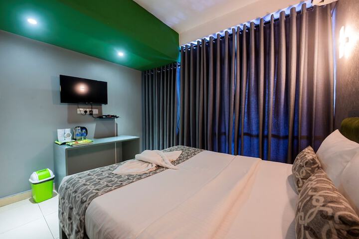 Room 10 of 29