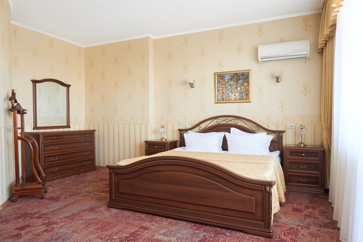 Room 8 of 74