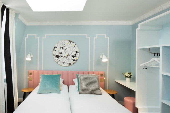 Room 11 of 20