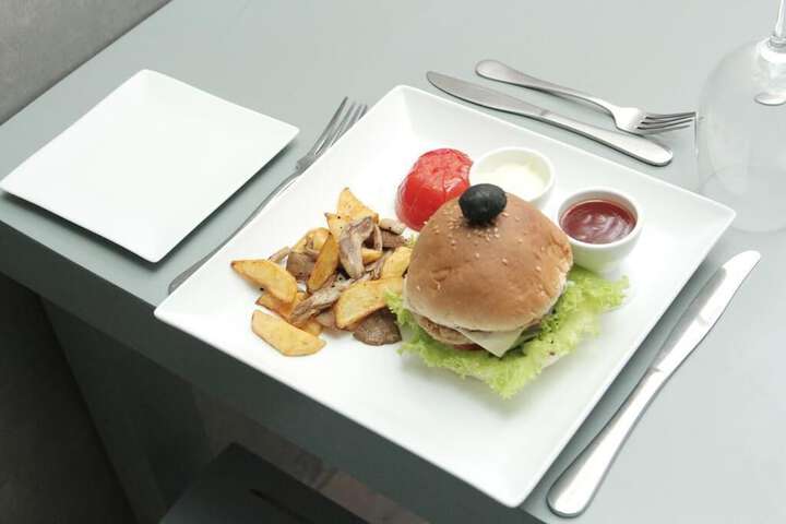 Dining 19 of 25