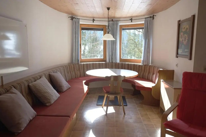 Room 6 of 15