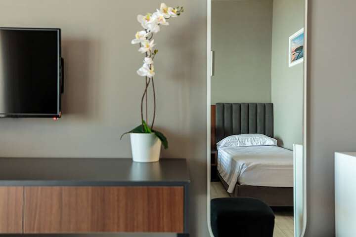 Room 3 of 111