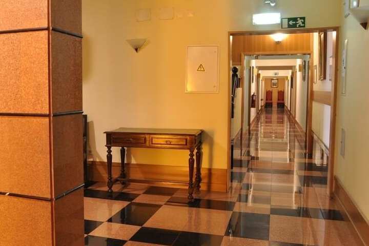 Ballroom/Hall 15 of 16