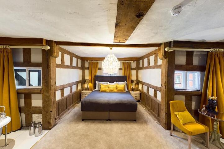 Room 10 of 18