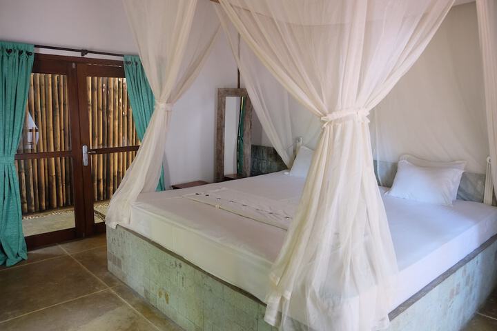 Room 4 of 76