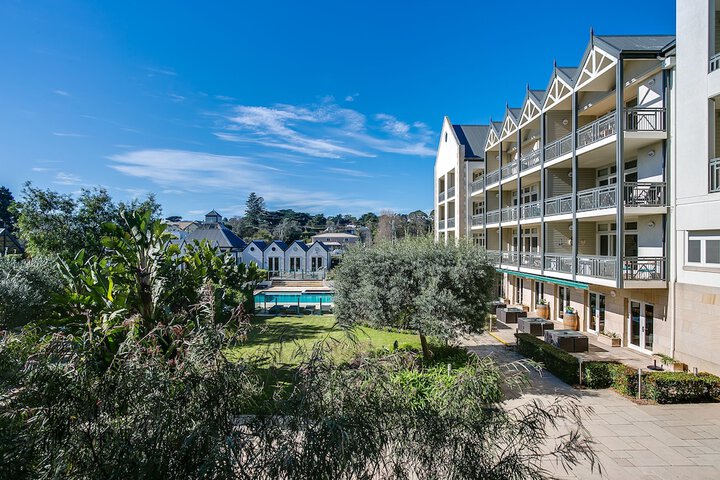 Hotel Exterior 62 of 64