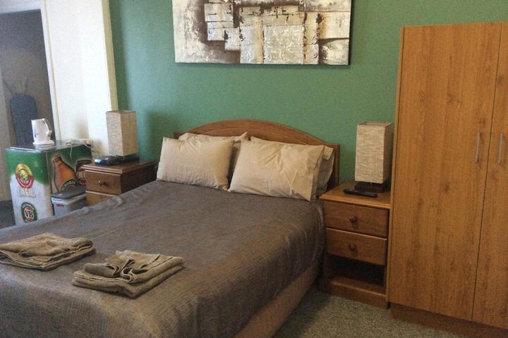Room 13 of 32