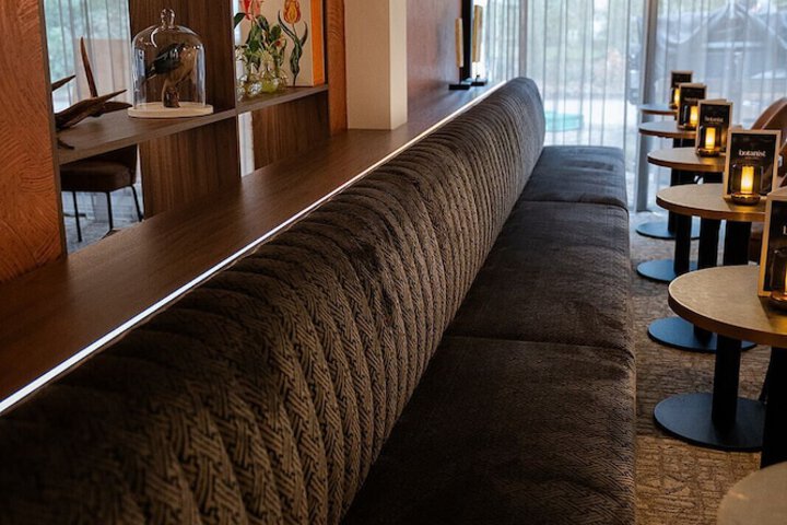 Lounge 86 of 103