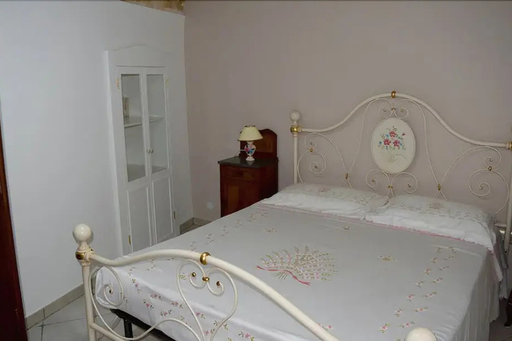 Room 4 of 15