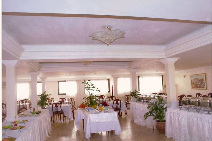 Dining 15 of 26