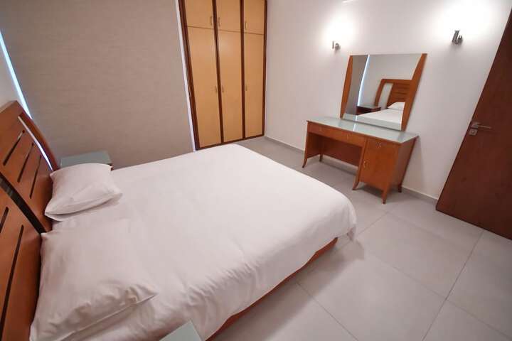 Room 7 of 28
