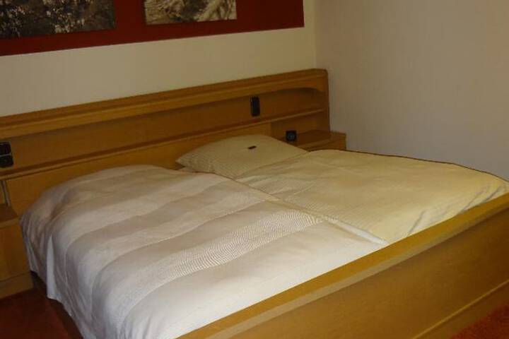 Room 8 of 40