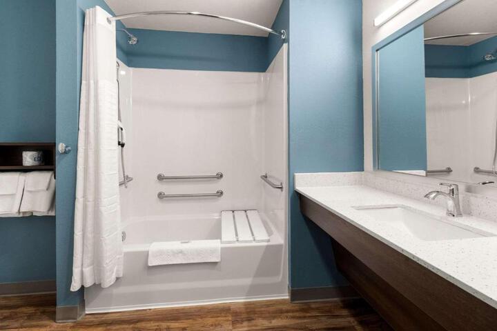 1 Queen Bed Suite (11 of 21)