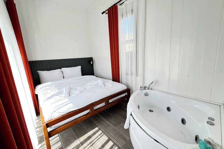 Room 3 of 35