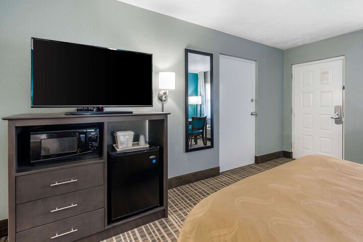 Standard | King Bed (4 of 20)