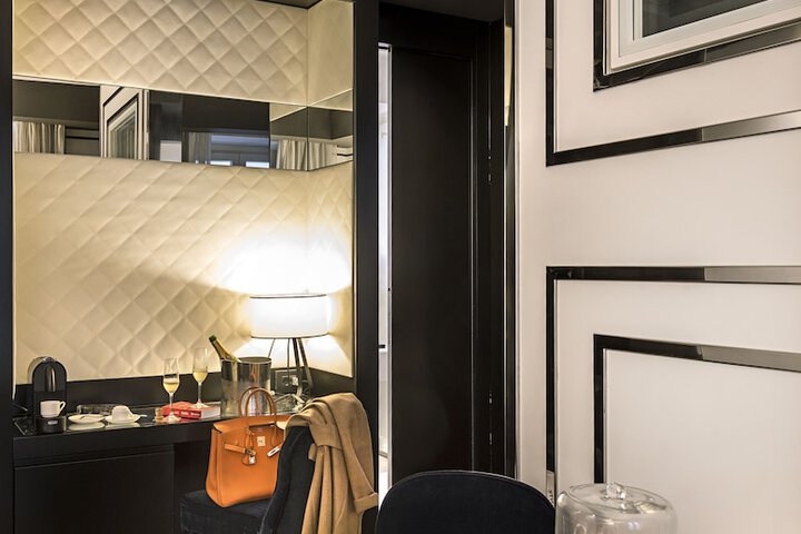 Room 32 of 61
