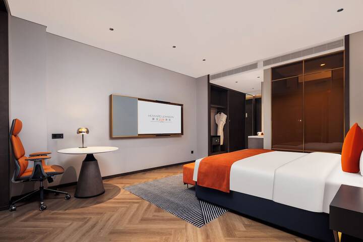 Room 26 of 46