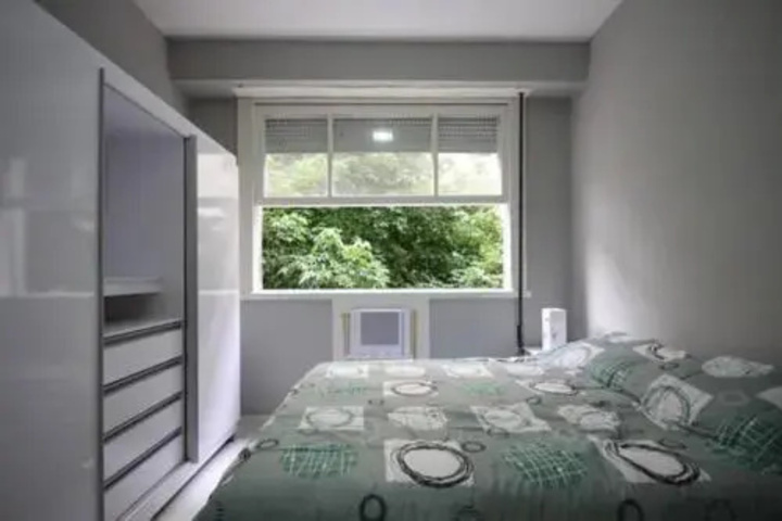 Room 5 of 12