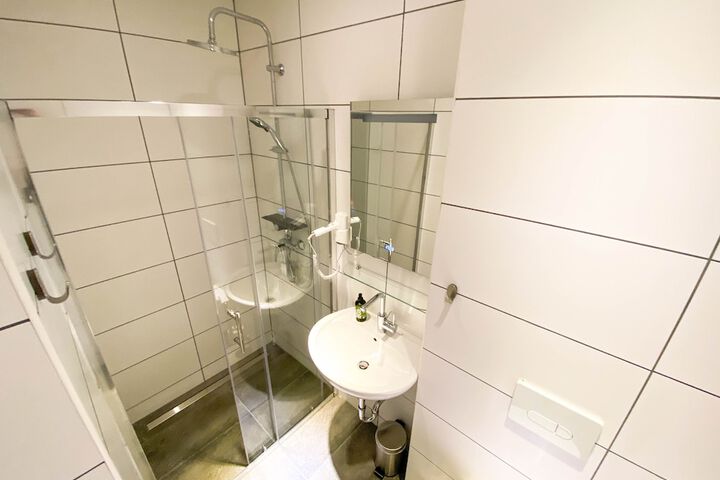 Room 10 of 13