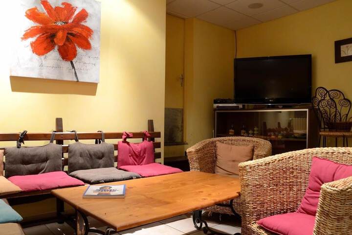 Lobby lounge