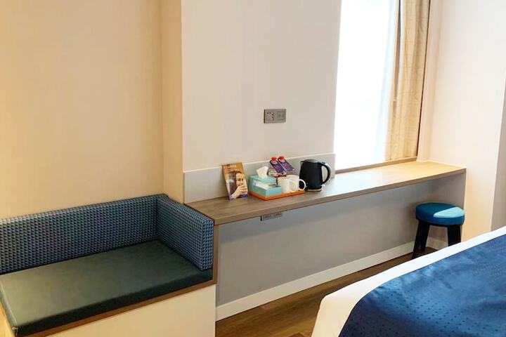 Room 3 of 67