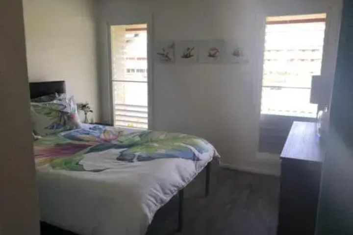 Room 6 of 8