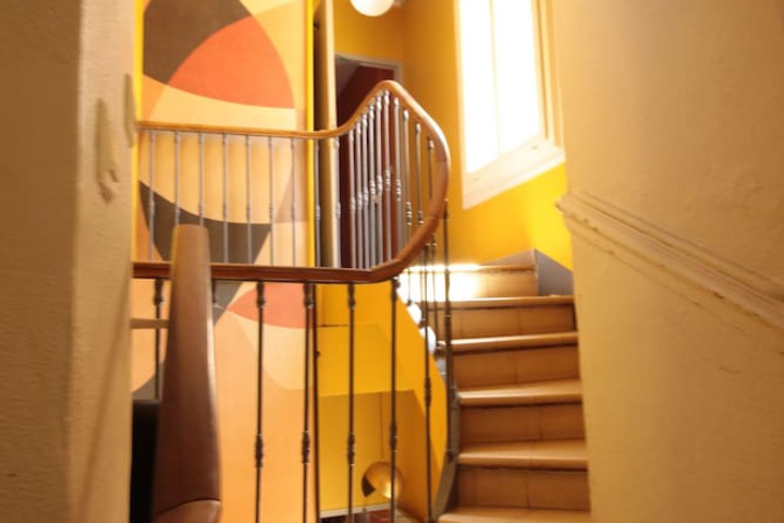 Handrails in hallways
