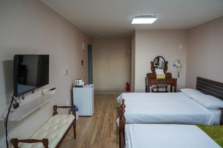 Room 11 of 22