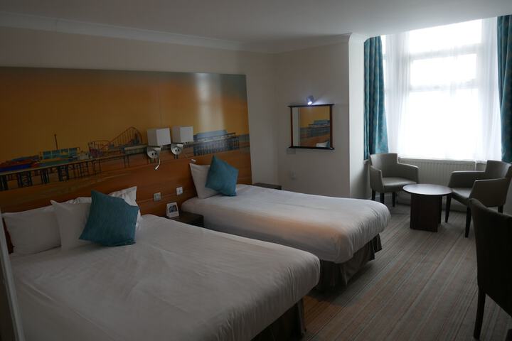 Room 13 of 112