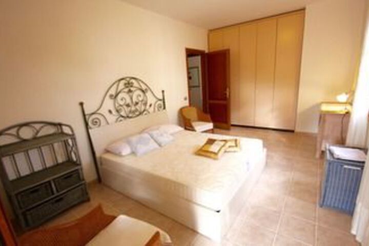 Room 9 of 21