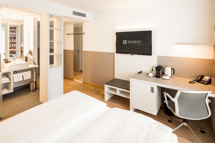 Room 7 of 125
