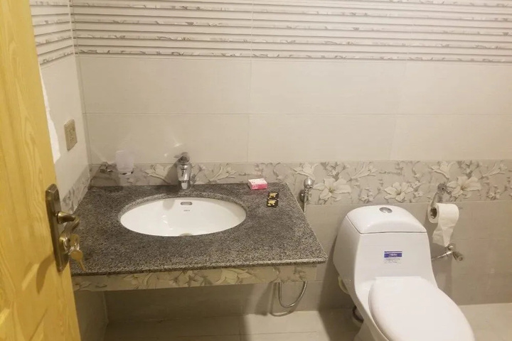 Room 7 of 16