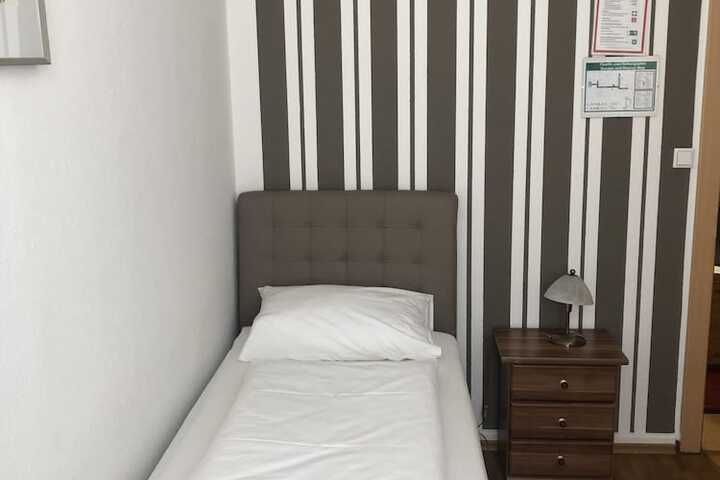 Room 3 of 25