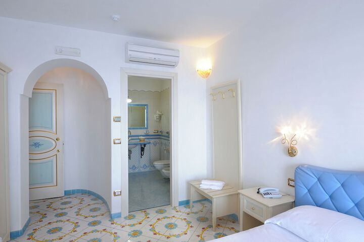 Room 37 of 158
