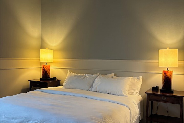 Room 11 of 27