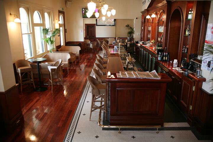 Lounge 44 of 63