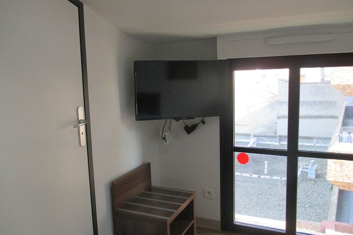 Room 27 of 62
