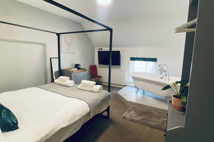Room 28 of 79
