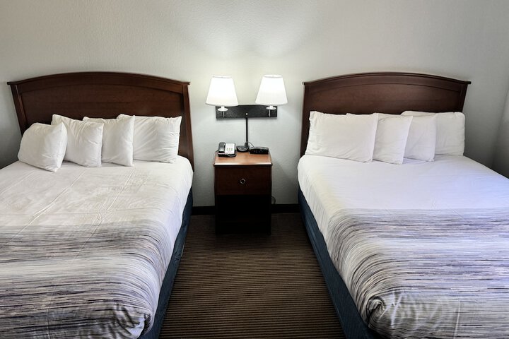 2 Queen Beds (8 of 9)
