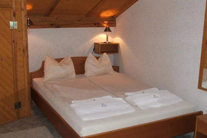 Room 3 of 18