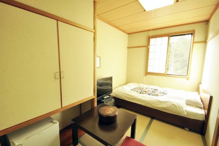 Room 11 of 36
