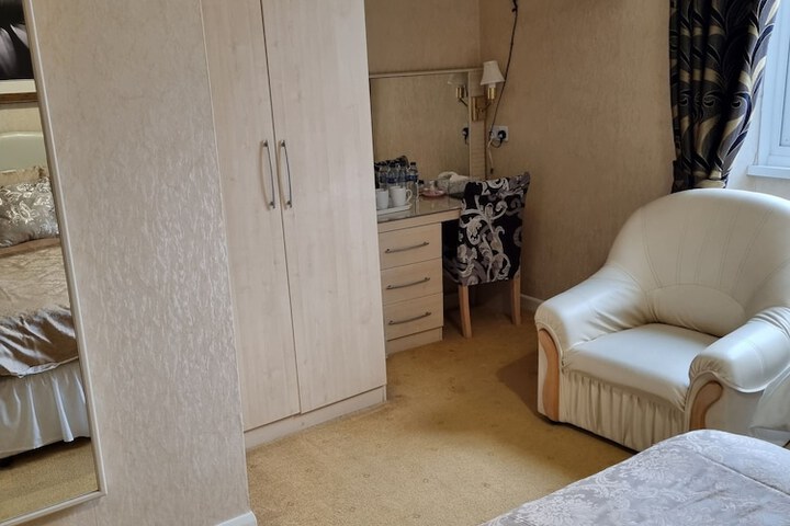 Room 42 of 184