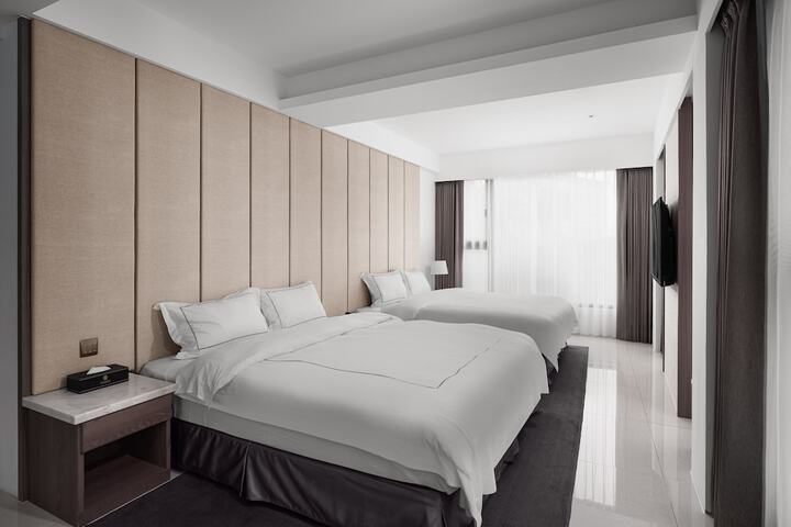 Room 8 of 44