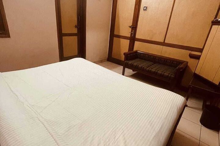 Room 16 of 36