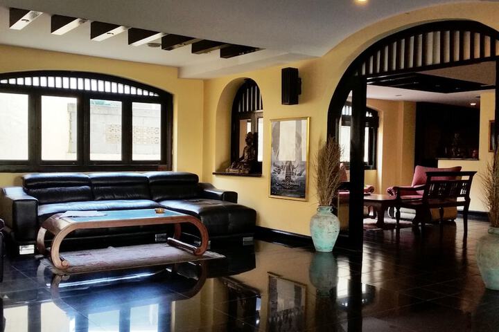 Hotel Lobby