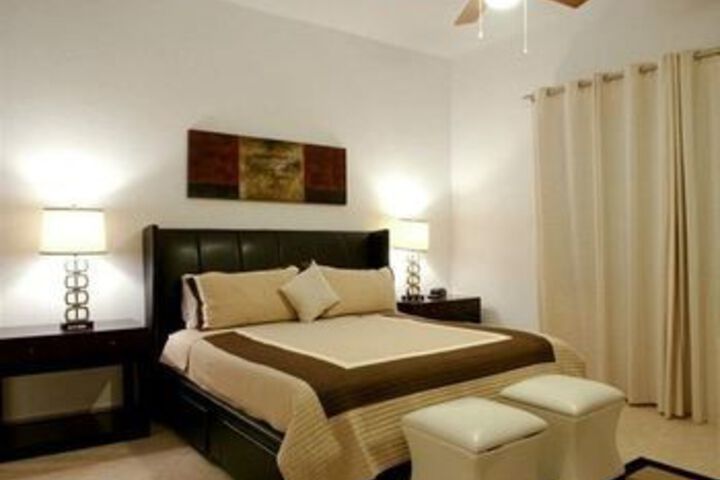 Room 6 of 18