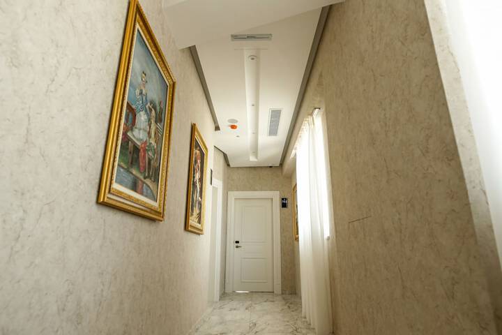 Ballroom/Hall 11 of 11
