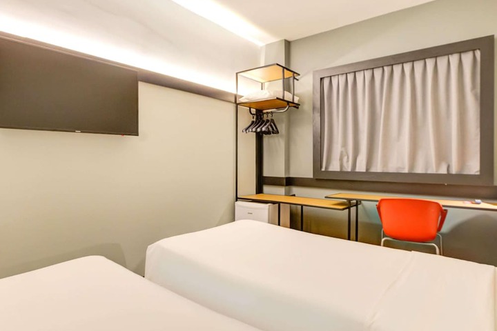 Room 40 of 129