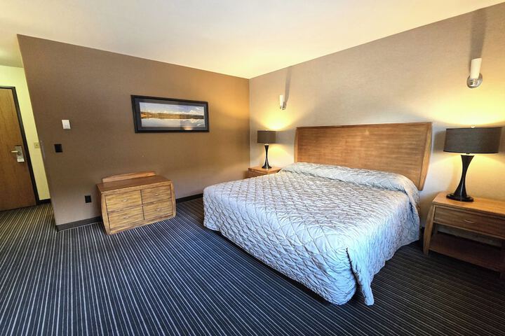 Room 12 of 127