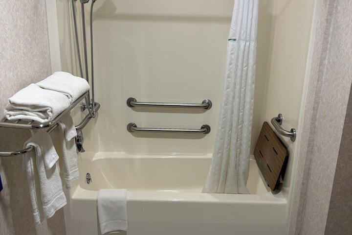 1 King Bed (2 of 8)